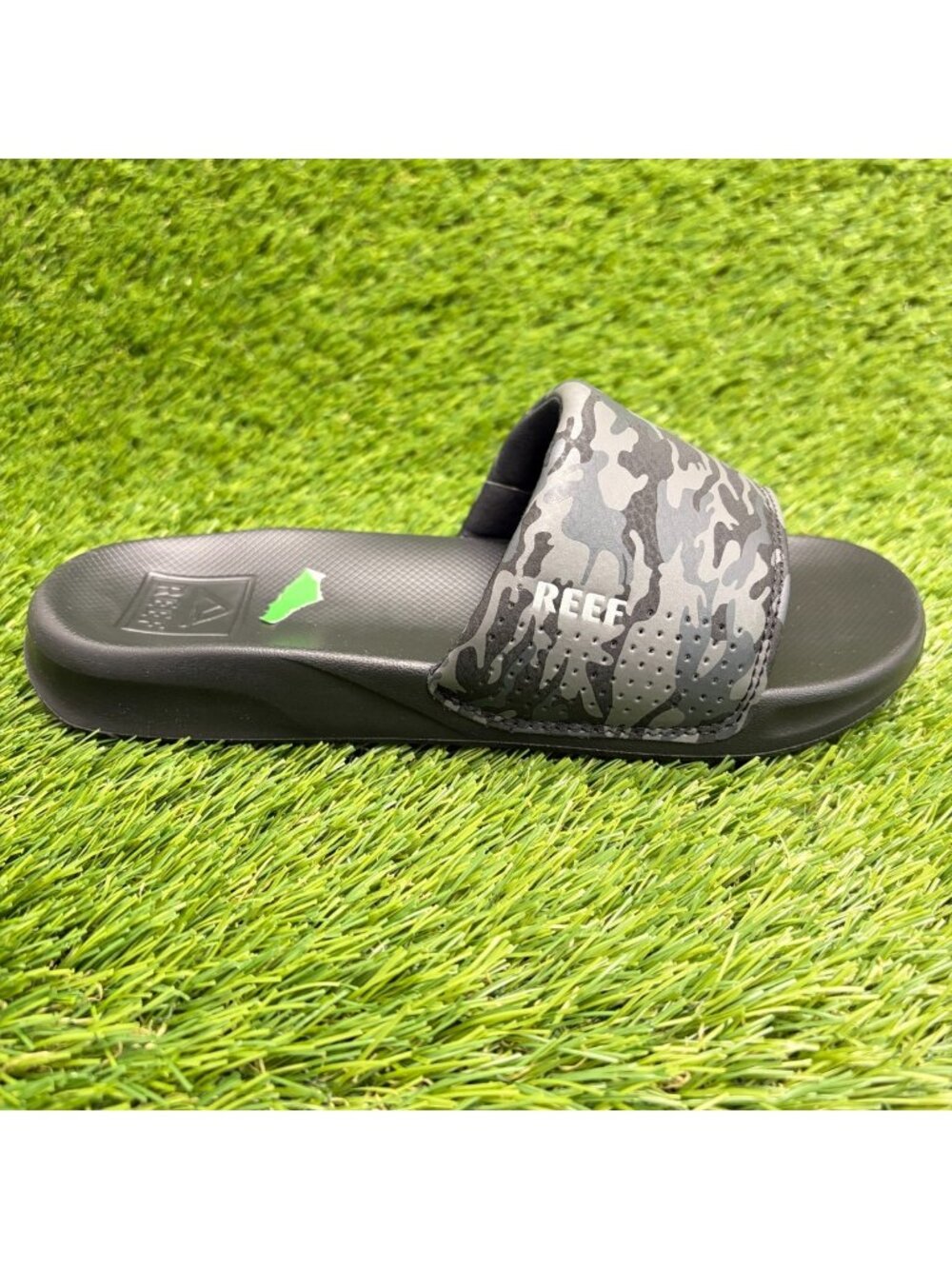 Reef One Slide Boys Size 4Y Gray Black Camo Beach Outdoor Flip Flops Sandals